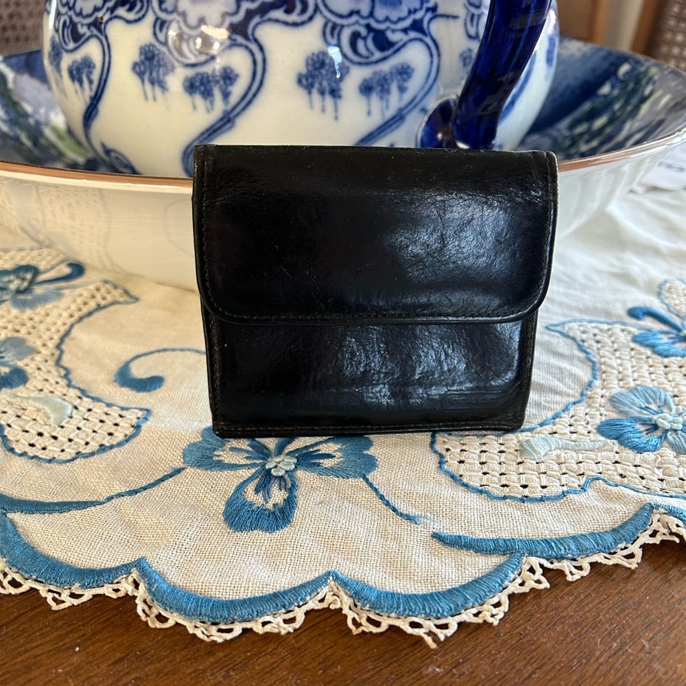 COACH Vintage (truly) small leather cc/wallet. Good condition!